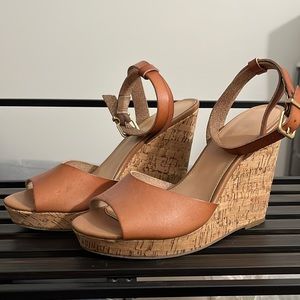 Express size 10 tan wedges
